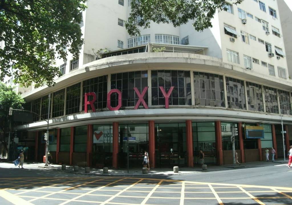 a imagem mostra a fachada do cinema roxy
