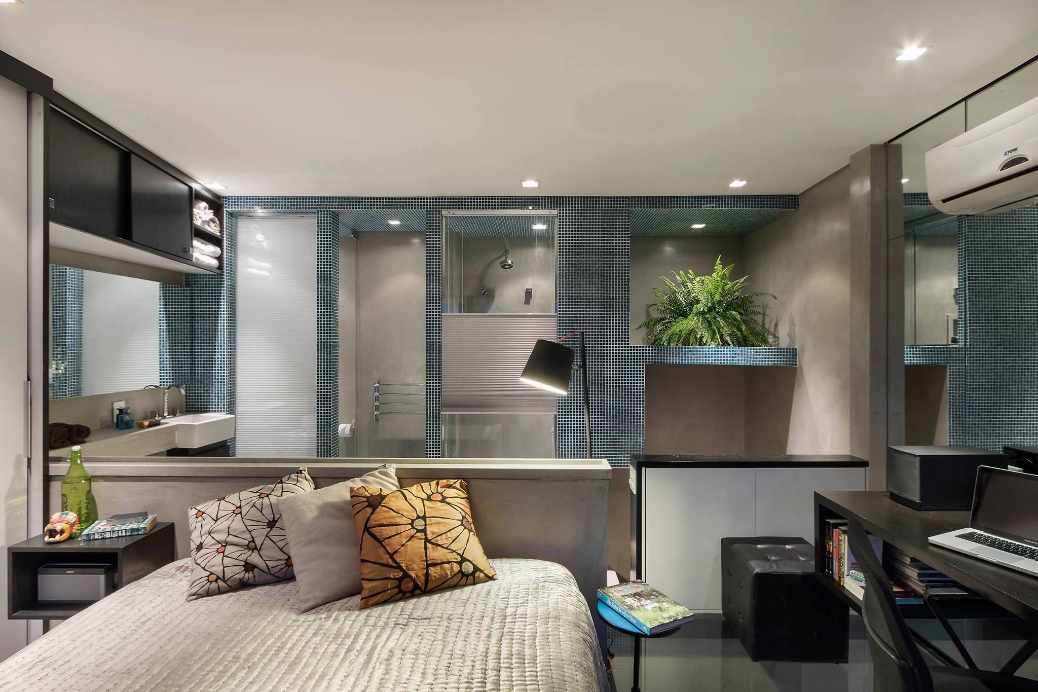 Integração de espaços e cores urbanas marcam loft dúplex de 40 m².