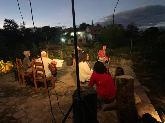 intimidade em que vivem, resguardados em segurança da pandemia.