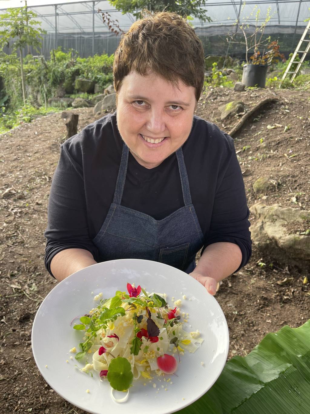 Roberta Sudbrack: a chef exibe uma bela receita preparada com os orgânicos