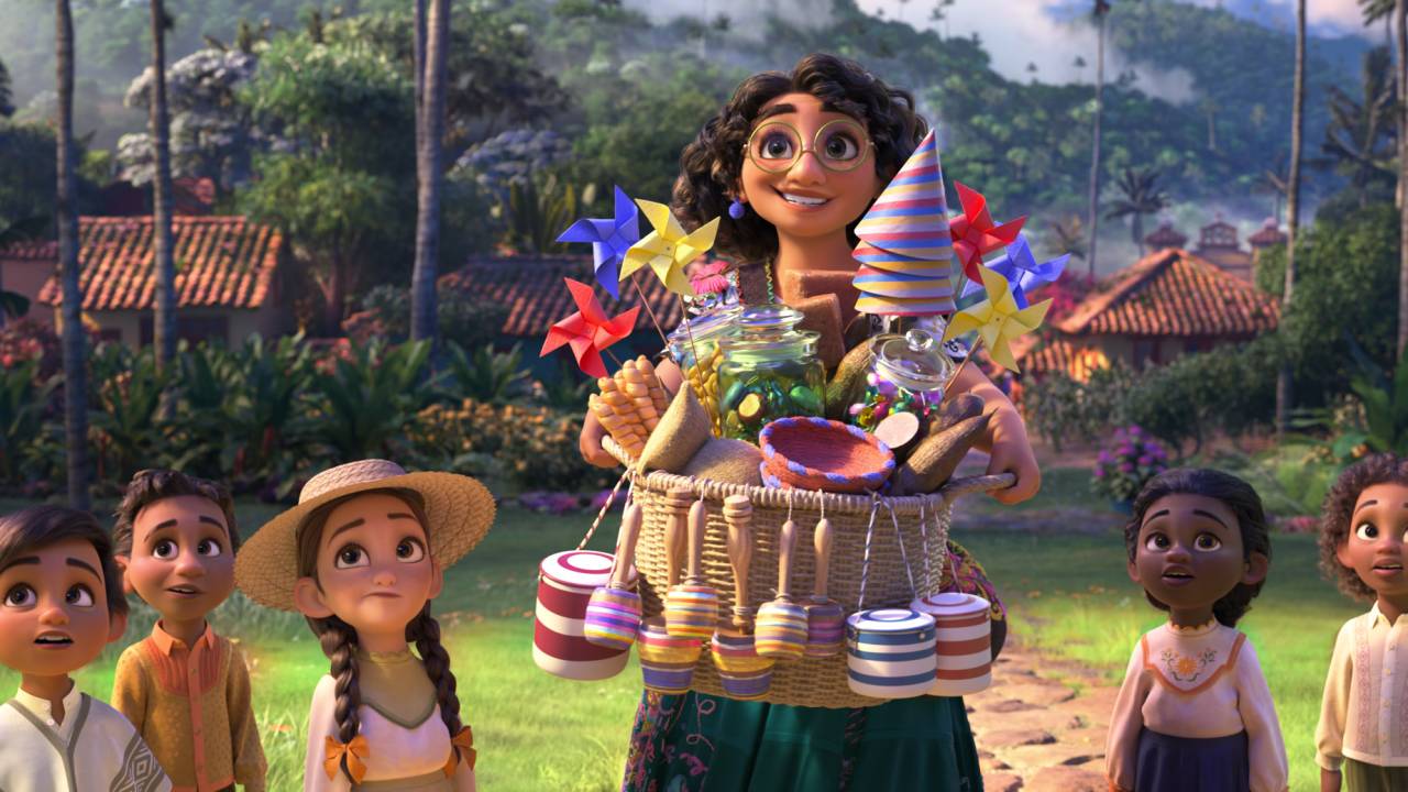 Imagem do filme Encanto traz os personagens Mirabel e seus primos crianças