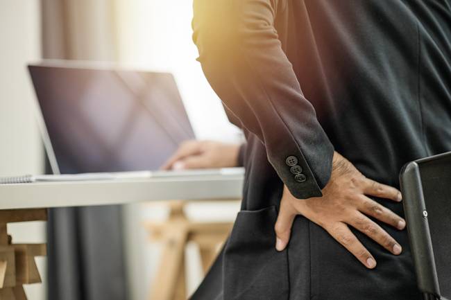 Como evitar as dores nas costas em tempos de home office?