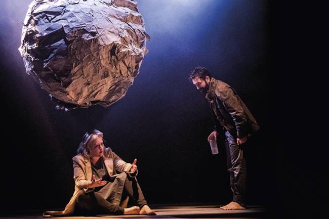 Mistérios noturnos dão o tom de Neblina, peça dirigida por Yara de Novaes