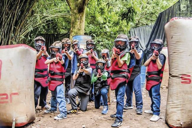 Batalha multicor: onde a criançada pode jogar paintball no Rio