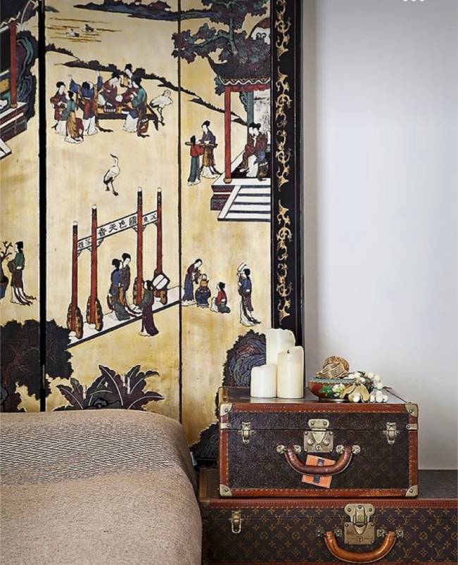 Baú Imagem mostra um baú da marca Louis Vuitton