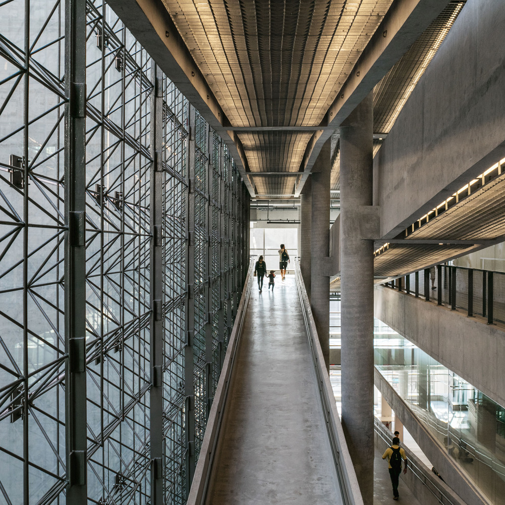 Sesc-24-de-maio-foto-Nelson-Kon O Sesc 24 de Maio, obra icônica de Paulo Mendes da Rocha em São Paulo.
