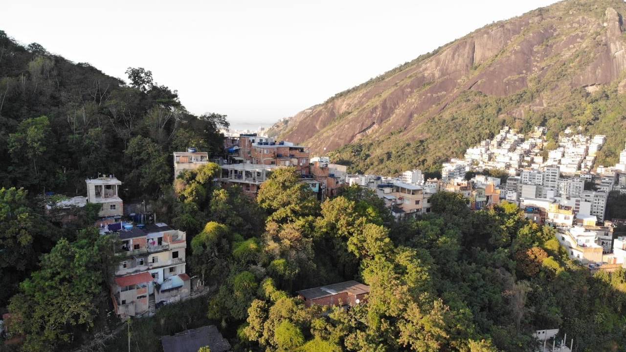 Foto mostra construções na Ladeira dos Tabajaras