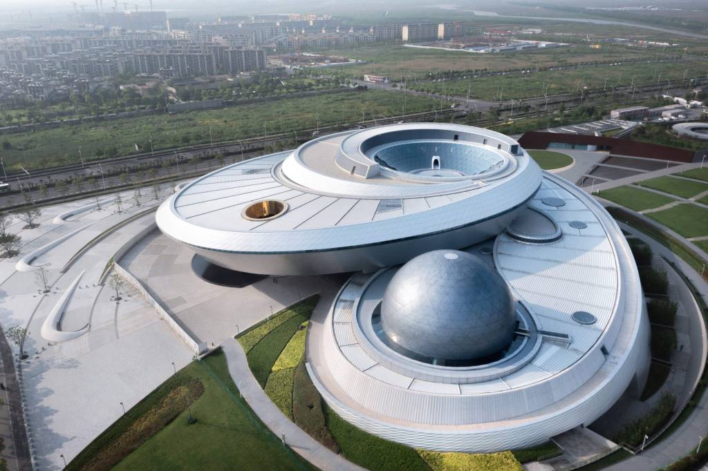 Prédio do maior museu astronomia do mundo não possui linhas retas na arquitetura
