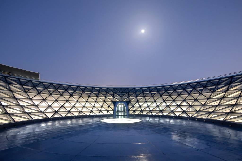 Prédio do maior museu astronomia do mundo não possui linhas retas na arquitetura