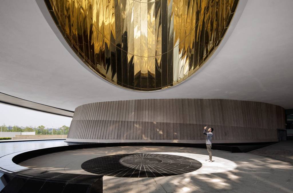 ennead-architects-shanghai-astronomy-museum-china-architecture_dezeen_2364_col_8-2048×1353-1 Prédio do maior museu astronomia do mundo não possui linhas retas na arquitetura