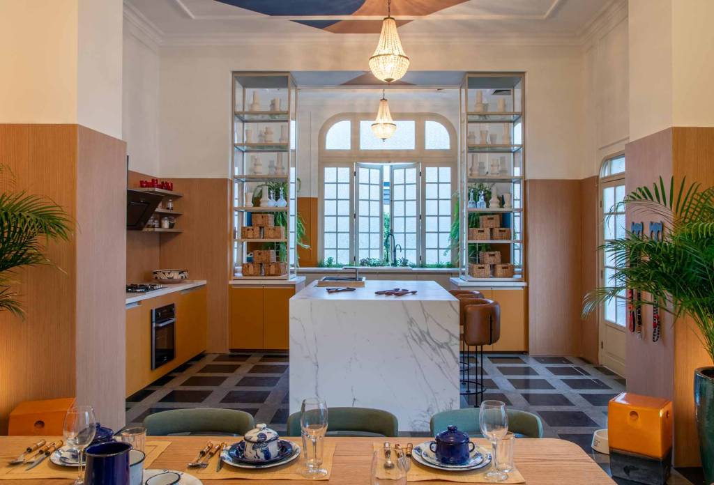 cozinha retro vintage lustre colorido jean de just casacor rio de janeiro 2019