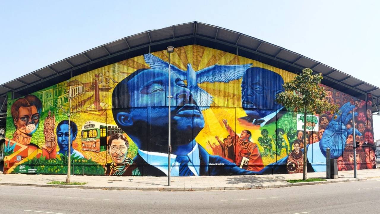 Obra em grafite retrata líderes do movimento negro, como o pastor Martin Luther King
