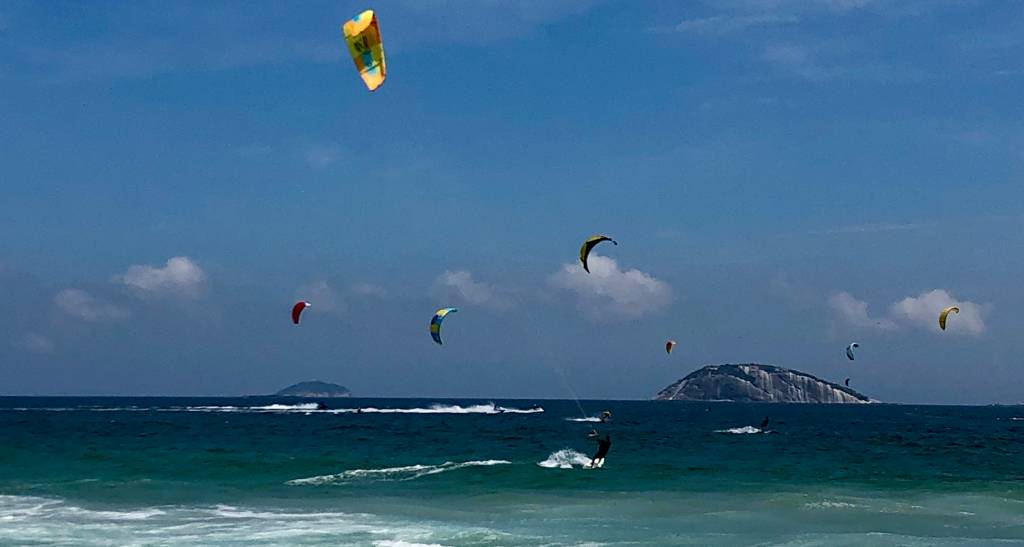 A festa do kitesurfe com o sudoeste no Jardim de Alah