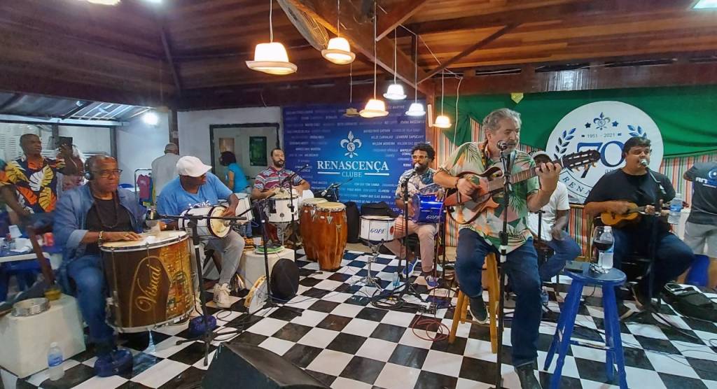 O Carimbloco vem com carimbó e outros ritmos tradicionais amazonenses para celebrar São João.