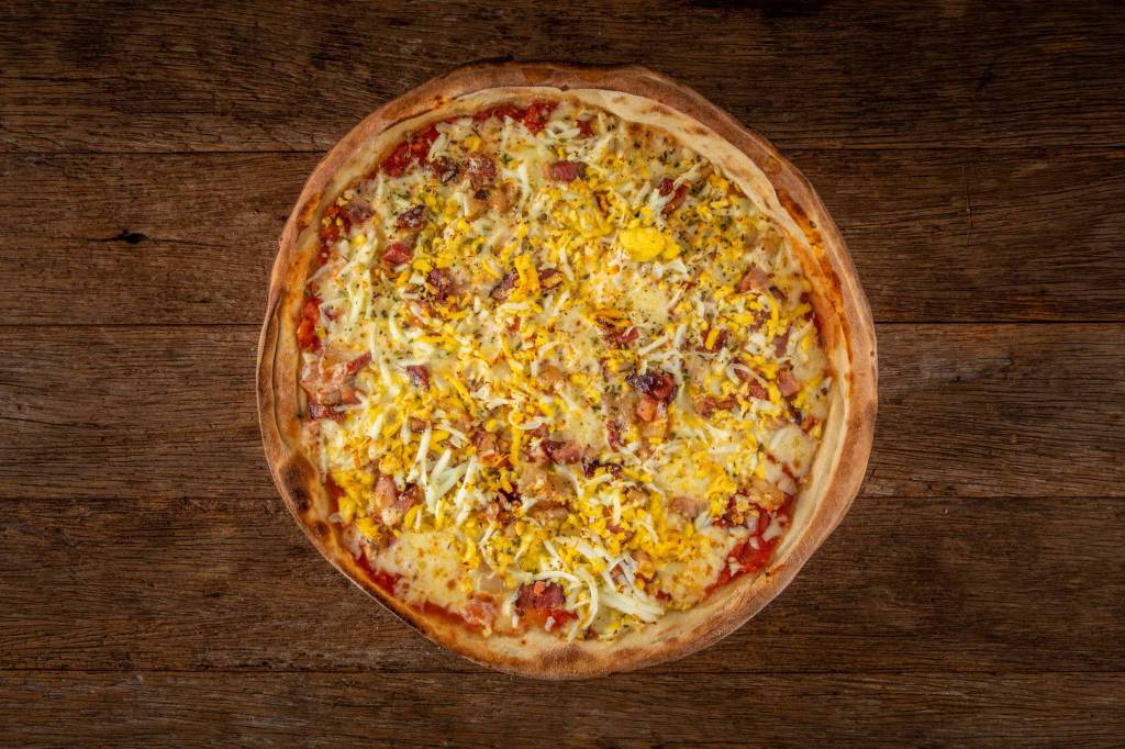 Suburbanos Pizza – Bacon com ovos – Foto Tomas Rangel Suburbanos: pizza de bacon com ovos