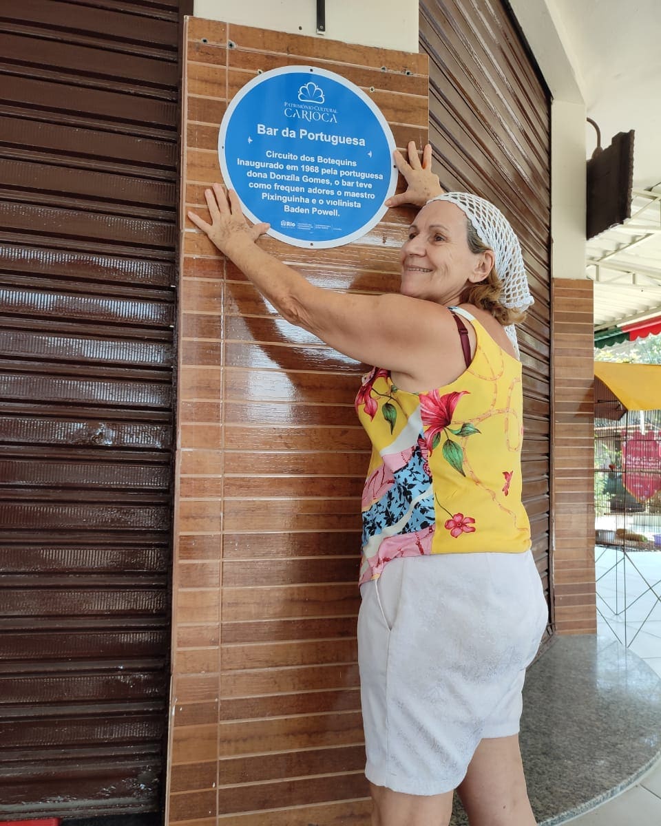 barportuguesa1 O reconhecimento: placa azul foi fixada neste domingo (12)