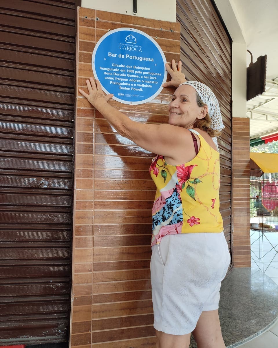 O reconhecimento: placa azul foi fixada neste domingo (12)