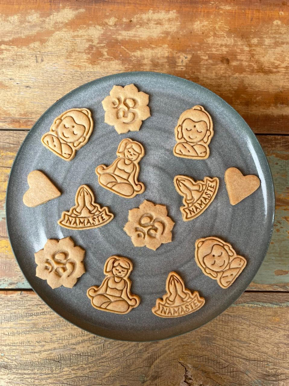 namaste1 Temas variados: os biscoitinhos personalizados fazem sucesso como presente