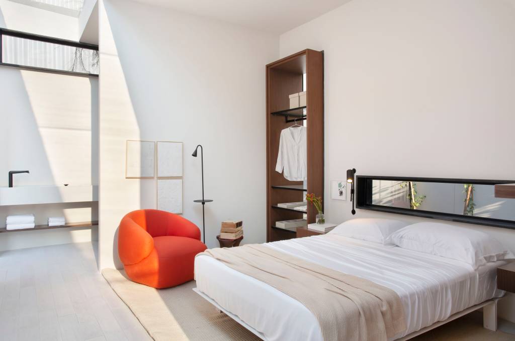 76A0001-1-alta Tiny House tem proposta minimalista com ambientes integrados e planejados