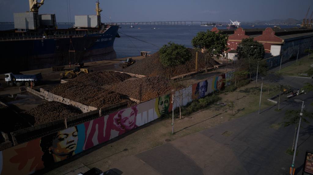 Vista aérea de mural na Zona Portuária do Rio