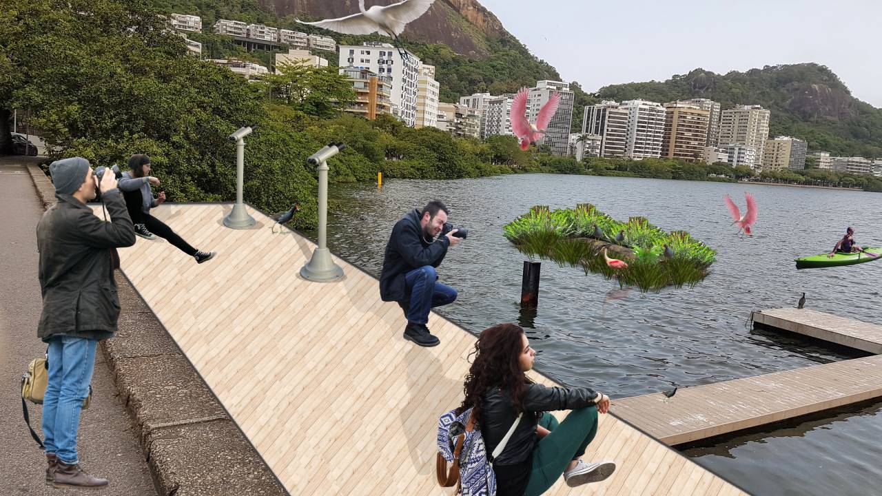Imagem mostra deque na Lagoa Rodrigo de Freitas com guarda-corpo e ilha artificial com vegetação nativa