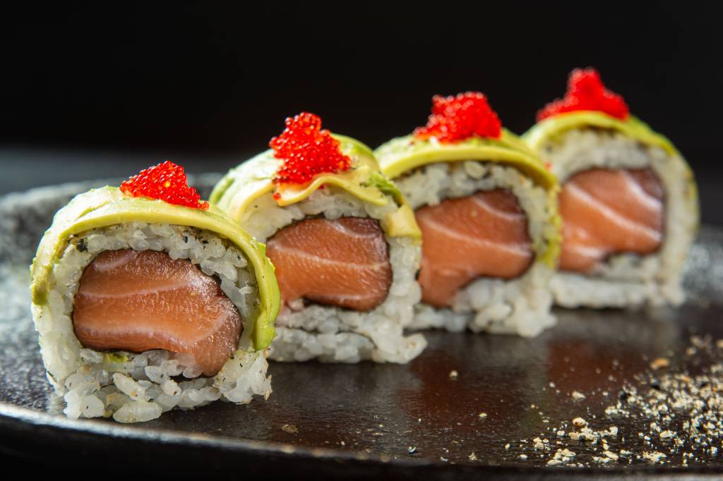 Maki Especial Salmão avocado – Crédito Lipe Borges Maki salmão avocado: em cartaz no restaurante