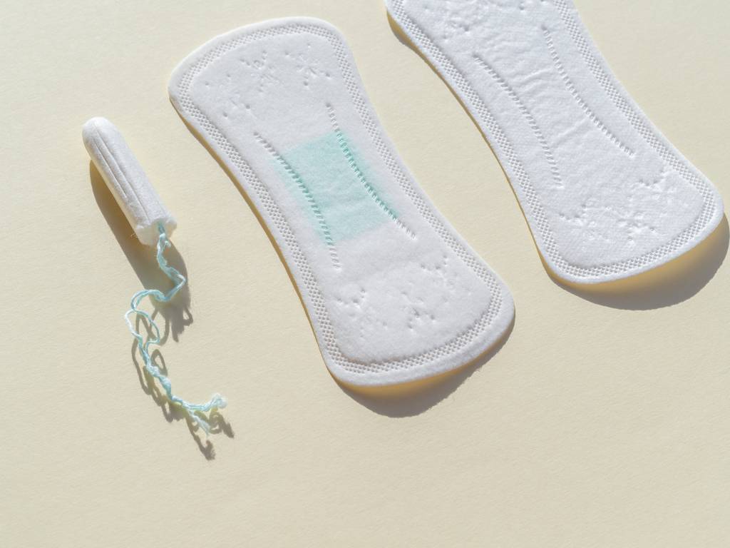 Combate à pobreza menstrual: saiba onde doar absorventes no Rio