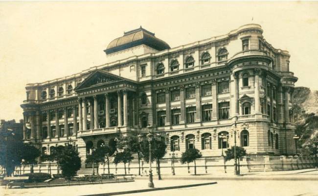 Foto em preto e branco do prédio da Biblioteca Nacional no início do século XX
