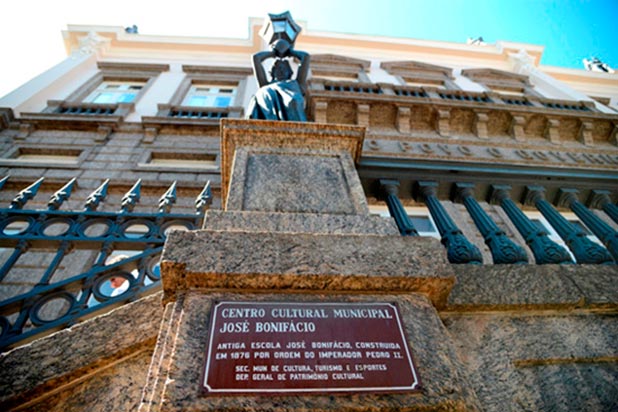 Foto mostra o Centro Cultural José Bonifácio