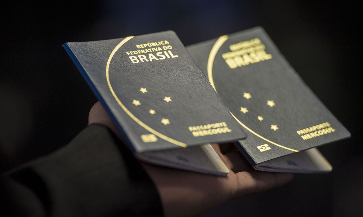 Foto mostra passaportes