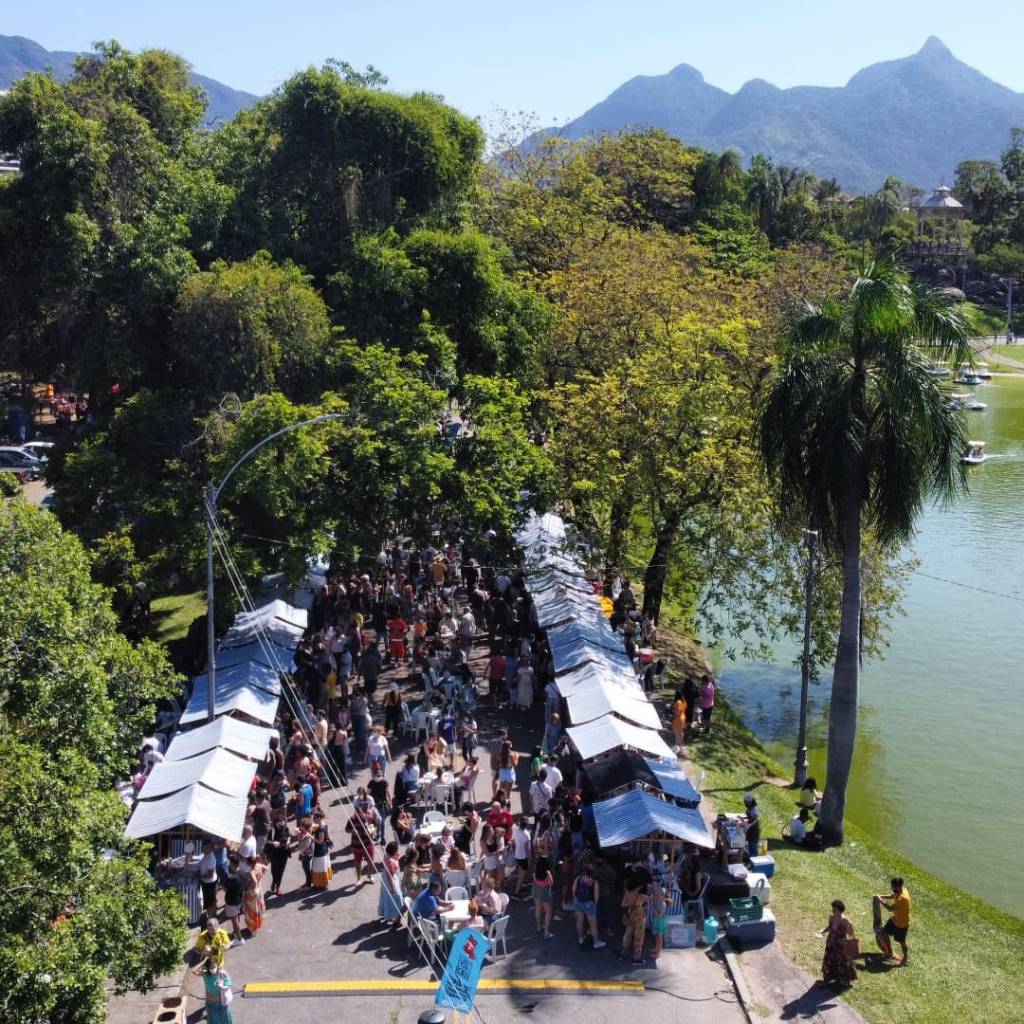 258298711_425852078944134_8278558492402539894_n Foto mostra barracas de feira na Quinta da Boa Vista