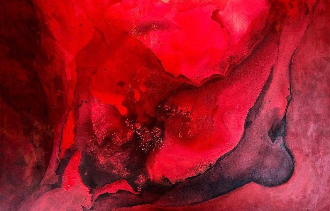 Quadro com formas abstratas em tons de vermelho com algumas linhas pretas