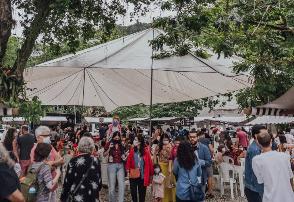 Foto mostra tenda de feira