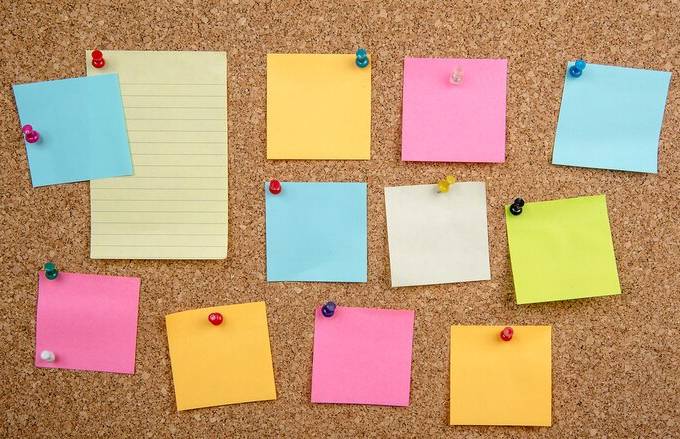 blank-sticky-notes-on-cork-board-with-pins-700-186596256