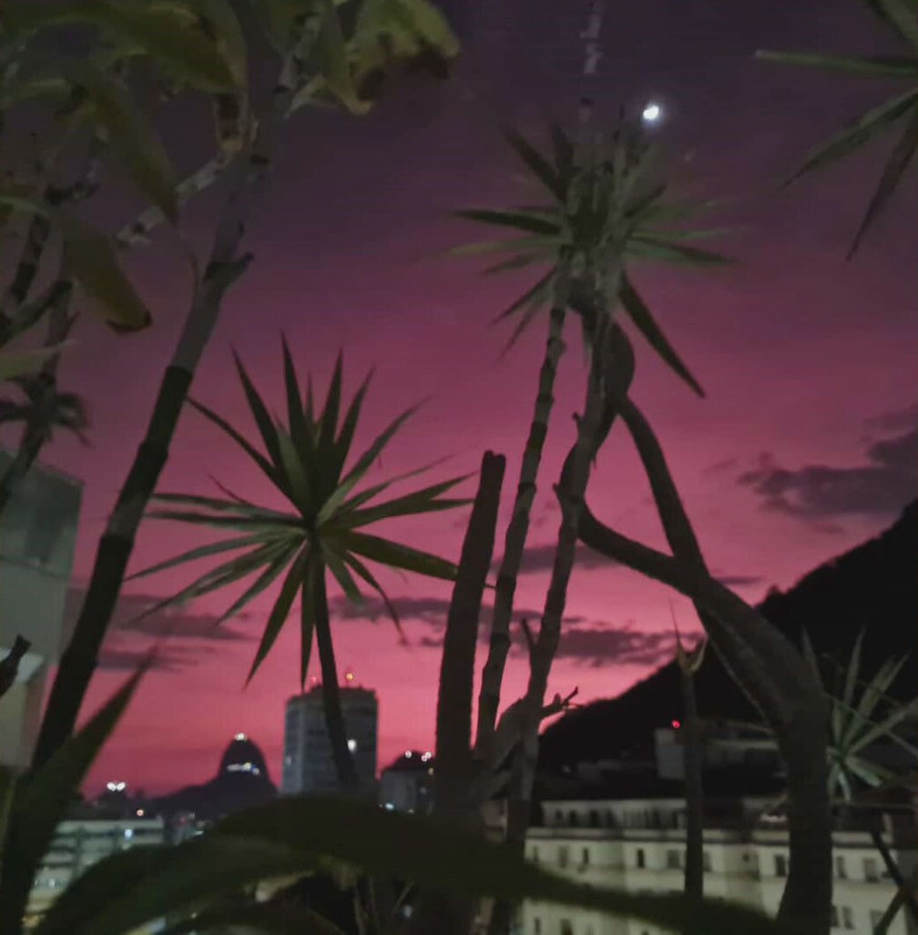 Amanhecer no Rio: céu rosa é culpa do vulcão de Tonga