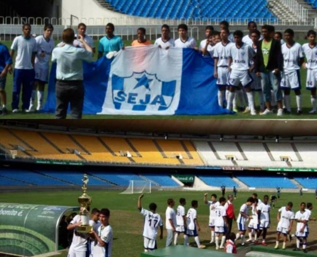 image (4) Foto mostra jogadores abraçados em campo celebrando vitória