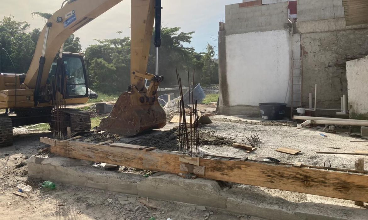Operação de demolição: imóveis irregulares no Recreio