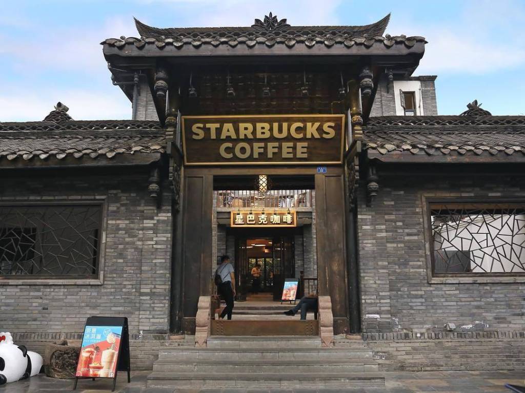 @jooooooeymm Loja do Starbucks na China
