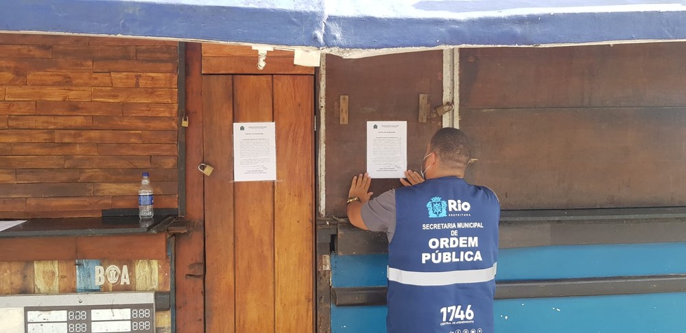 dois quiosques na Avenida Lúcio Costa, na Barra, foram interditados pela Prefeitura do Rio por causa da morte do congolês Moïse Kabagambe.