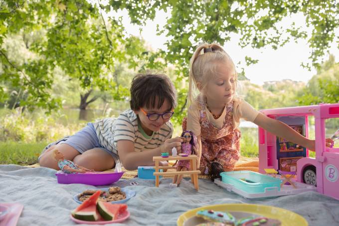 Brincar de boneca ajuda meninos e meninas a desenvolverem empatia, diz  estudo - Revista Crescer, Educação