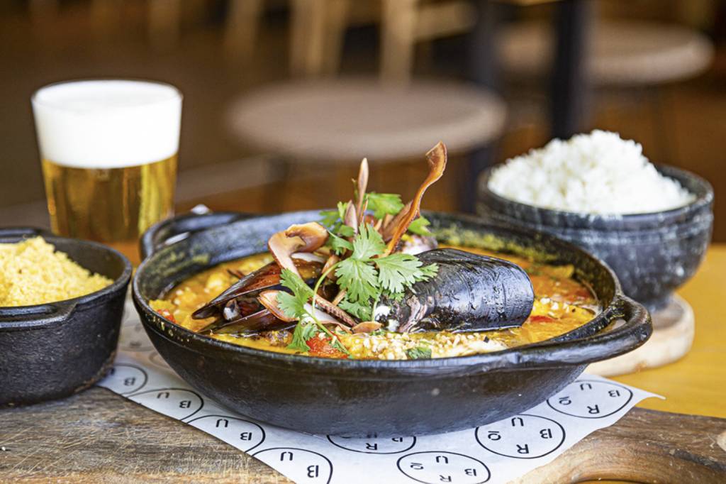 BROU-moqueca-1.jpg moqueca de banana-da-terra com frutos do mar