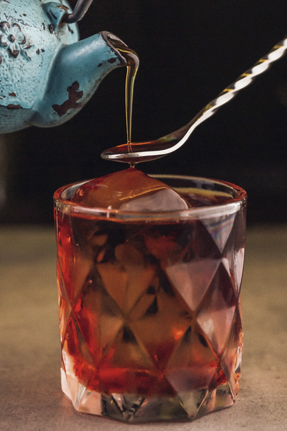 DRINQUE-ORIENTAL-Mitsuba—Ban-chá-negroni—crédito-Samuel-Antonini.jpg2 Mitsubá -