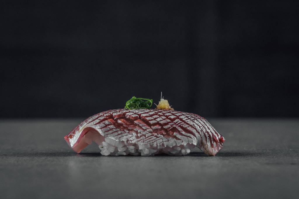 Foto mostra sushi de sardinha