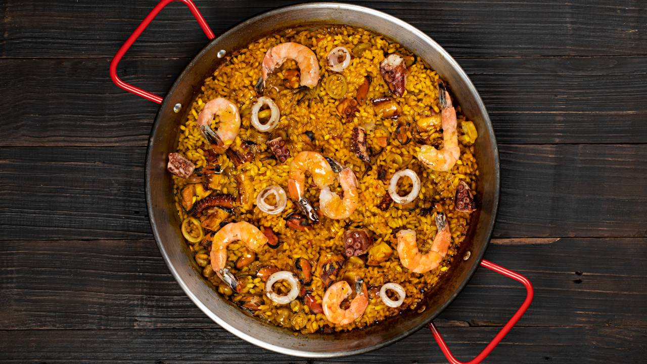 A festa da paella será mensal no Venga, com chefs de destaque na cidade convidados a preparar suas versões do prato