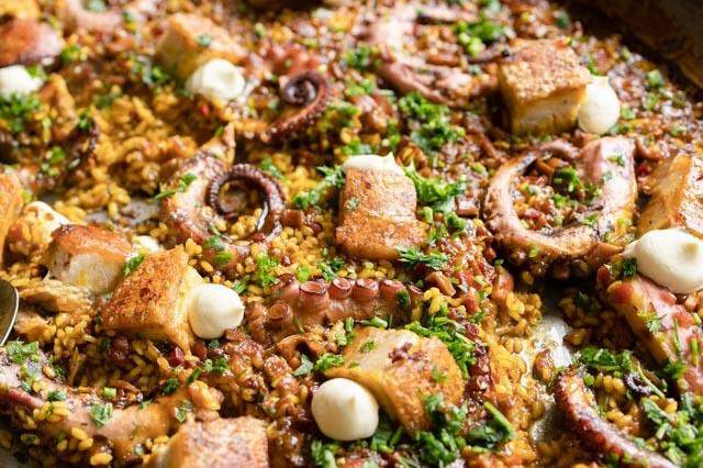 Paella: o evento mensal traz receitas do famoso prato espanhol feitas por chefs importantes do Rio