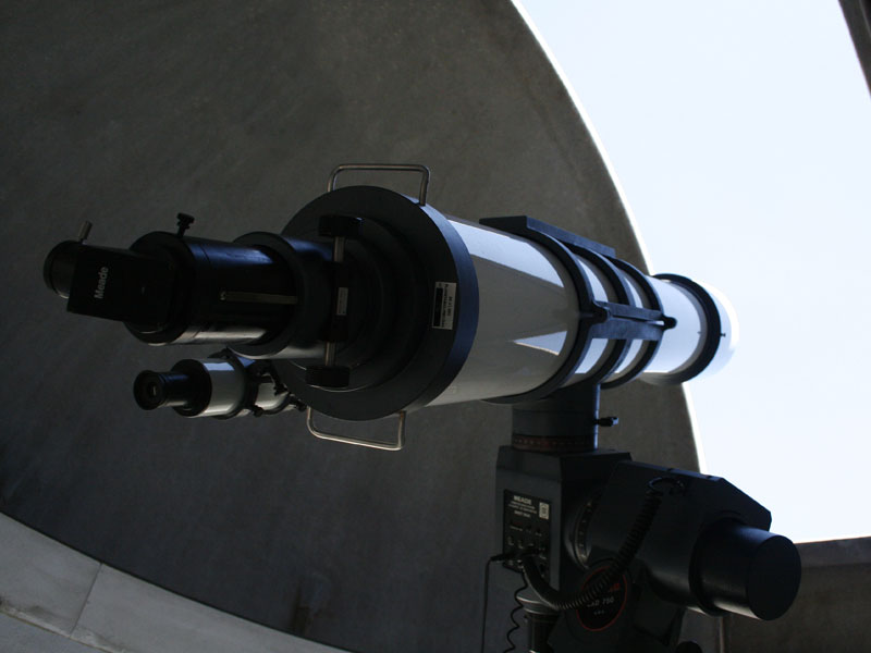 Foto mostra telescópio do planetário do Rio