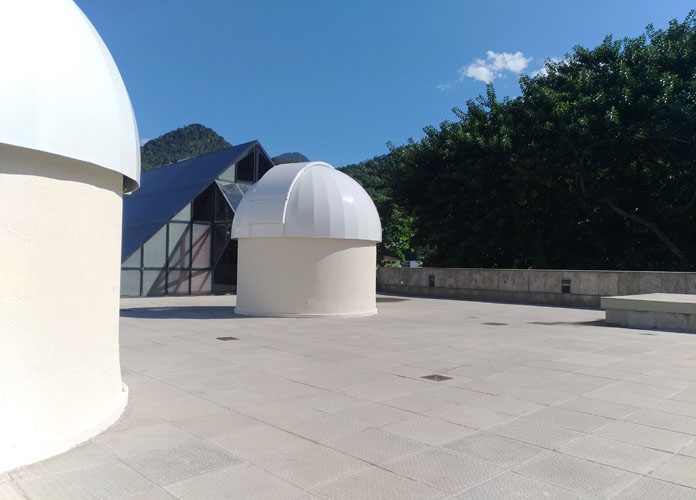 praca-dos-telescopios Foto mostra telescópios do planetário do Rio