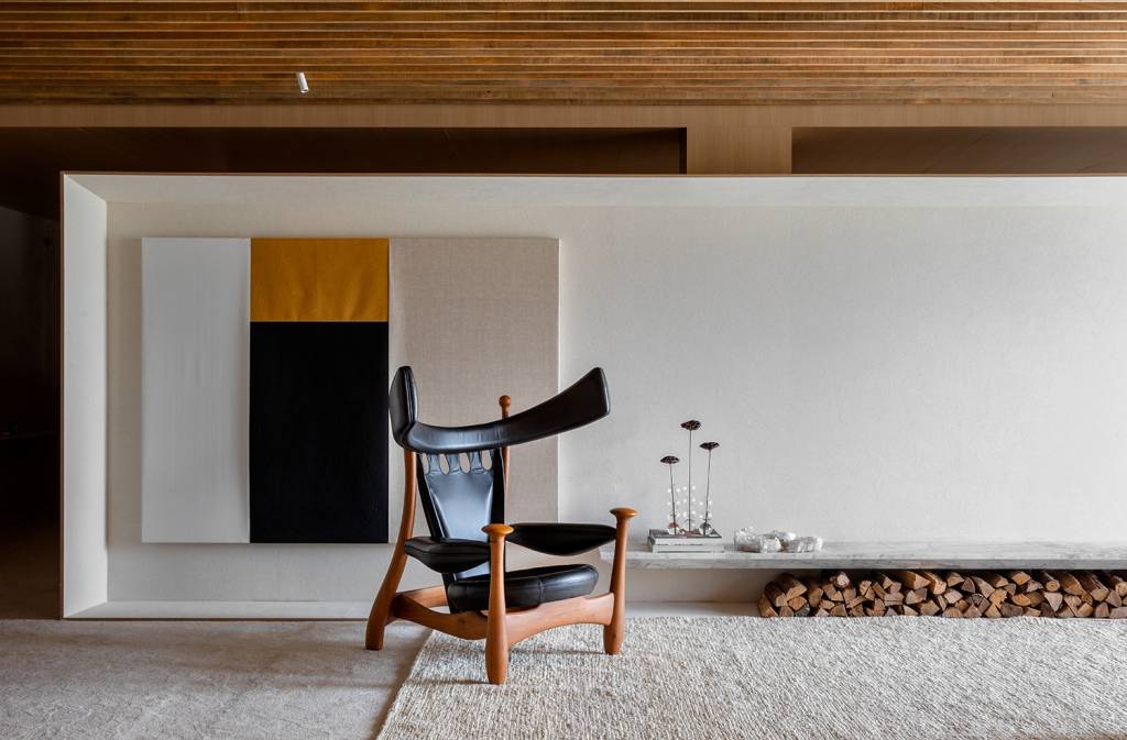 quarto-suna-8 Poltrona Chifruda, de Sérgio Rodrigues, no ambiente Quarto Suna Reveev assinado pelo escritório Osvaldo Segundo & Arquitetos Associados na CASACOR Santa Catarina 2021.