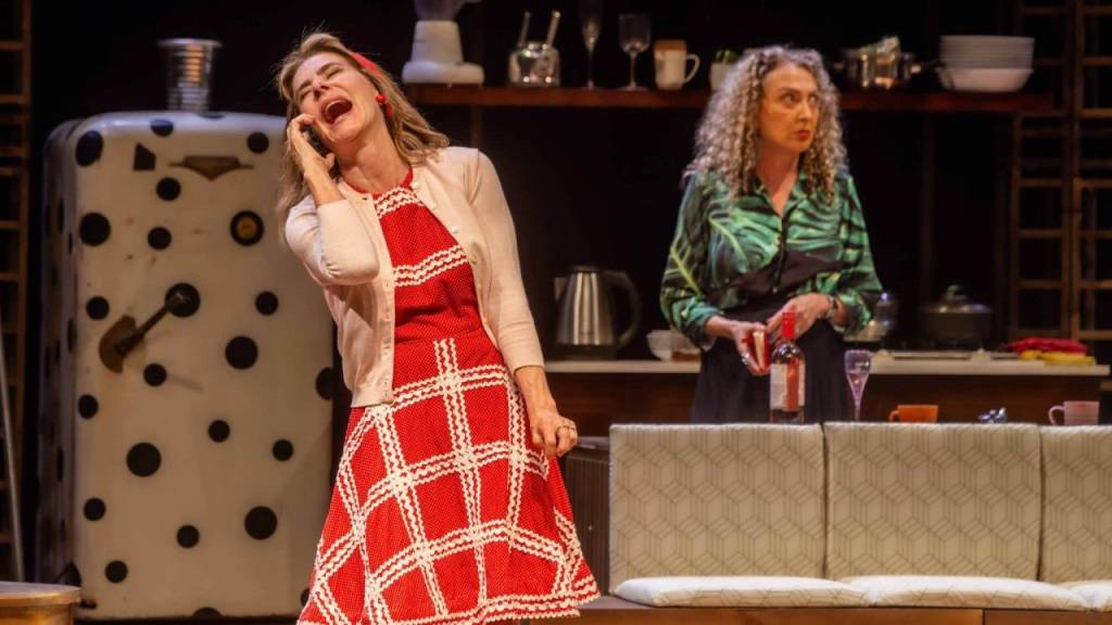 Maitê Proença e Debora Olivieri reestreiam Duas Irmãs & Um Casamento no Rio