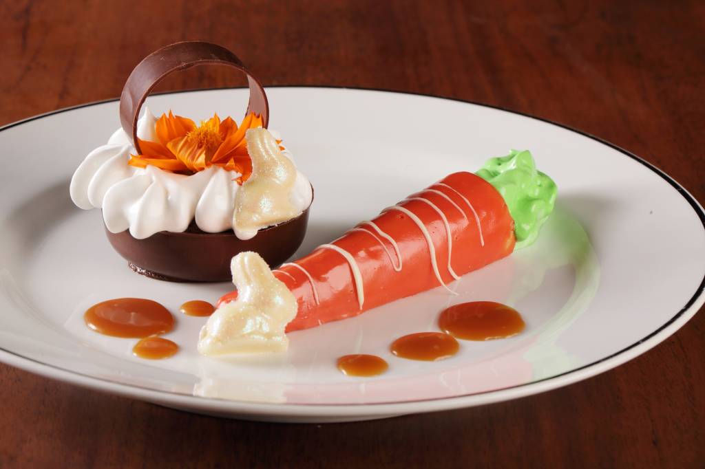 Julieta: sobremesa divertida do menu completo tem cesta de chocolate e rocambole com brigadeiro de cenoura